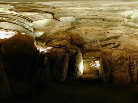 childbed-newgrange-left-1.jpg
