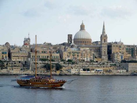 m_9110545-valetta-skyline-boat.jpg